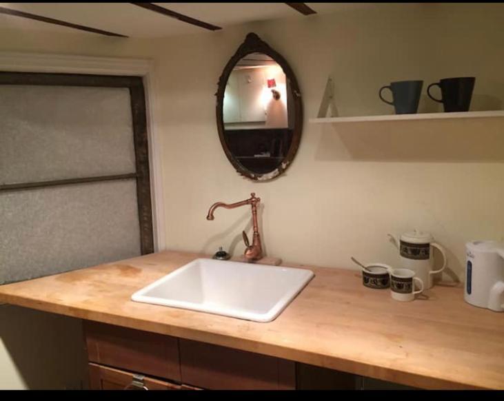 טורונטו Cozy Downtown Private Rooms Near Ago מראה חיצוני תמונה